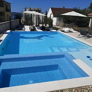 villa-lukas.hotelinzadar.com/