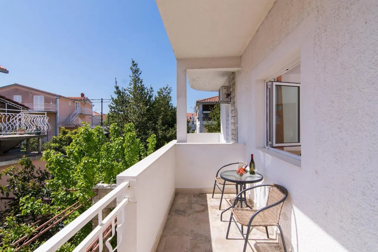 Villa Jadran 2 Trogir 0*,  Croácia